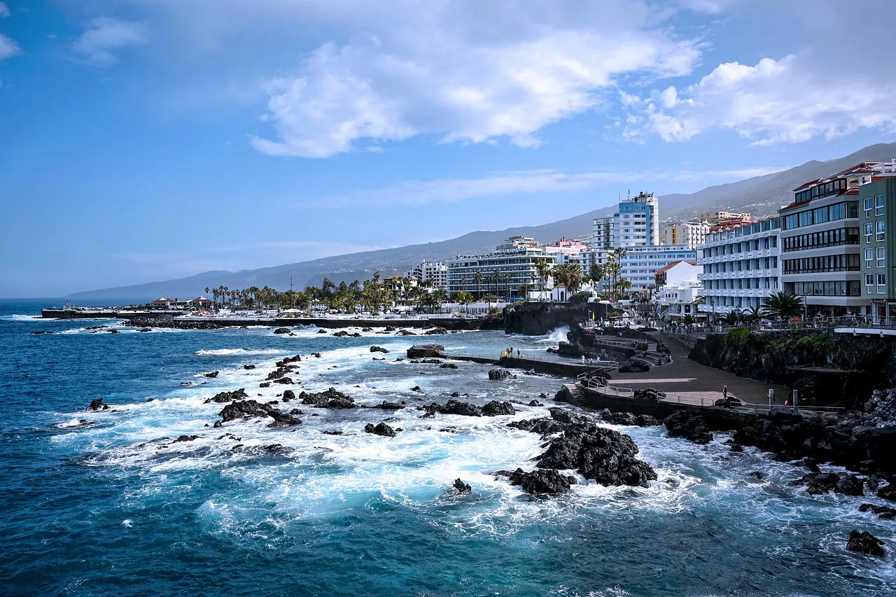 Maximiza tu Inversión en Tenerife: Combina Alquiler de Propiedades con Servicios Turísticos